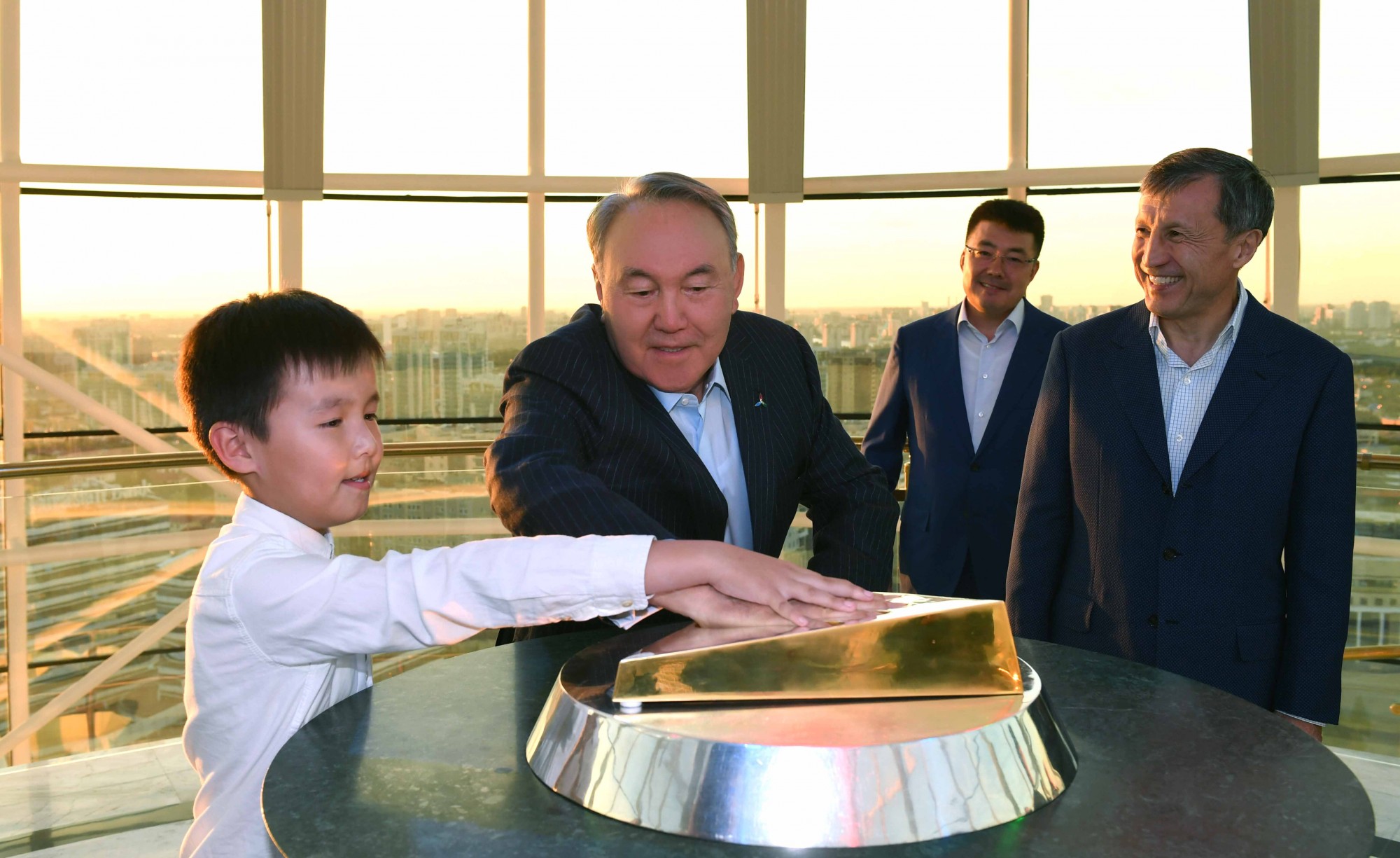 Нурсултан Назарбаев осмотрел достопримечательности Астаны