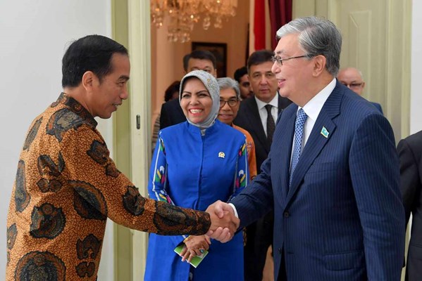 К. Токаев передал Президенту Индонезии приглашение принять участие в Съезде религиозных лидеров 