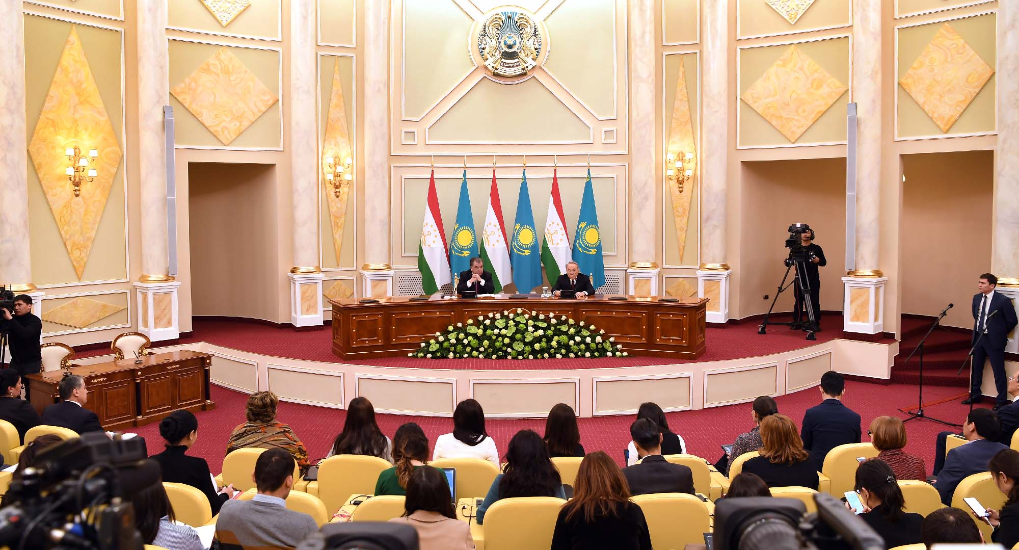 Лидеры Казахстана и Таджикистана обсудили возможность создания Делового совета между странами
