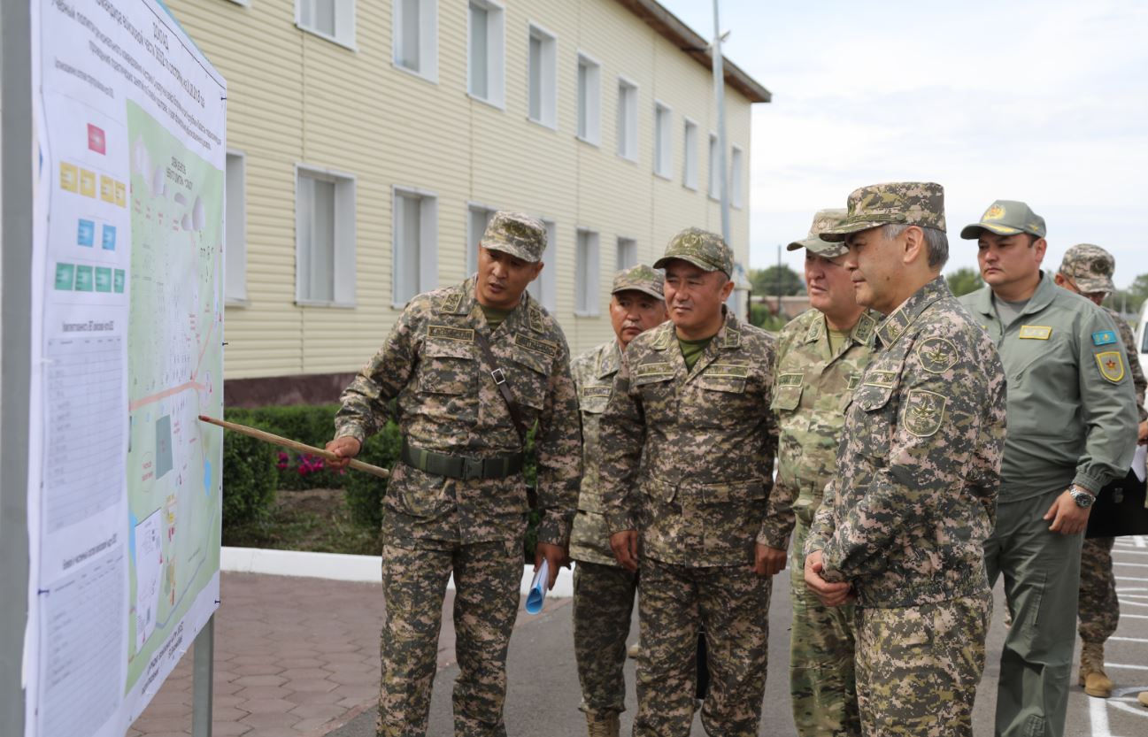 Министр обороны посетил воинские части и подразделения Карагандинского гарнизона
