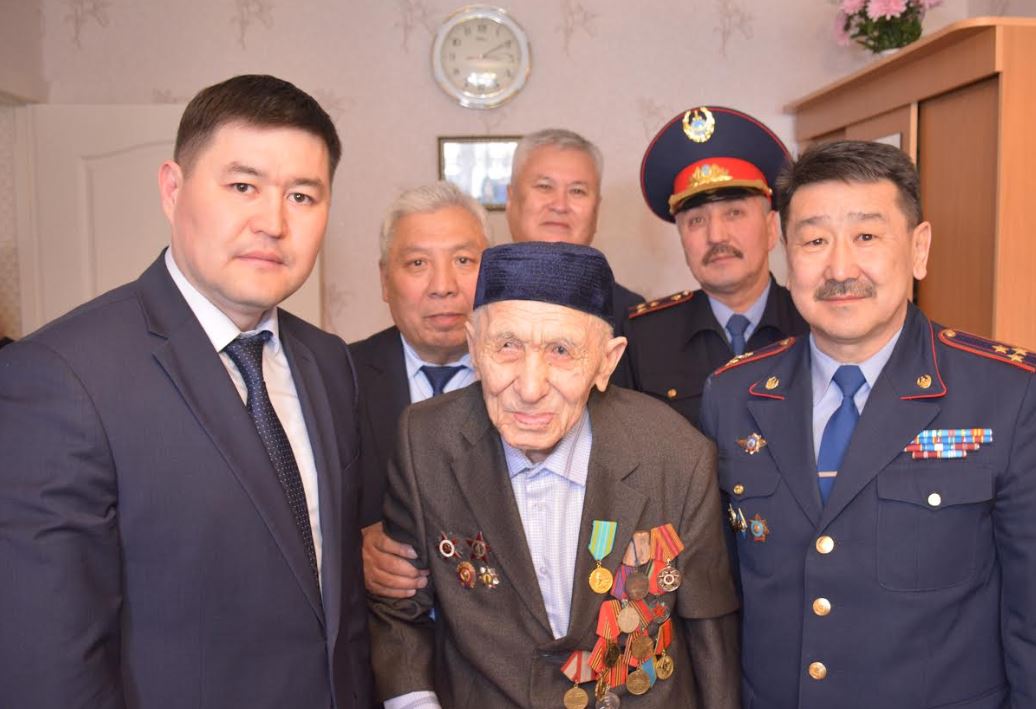 Оказали почести 102-летнему ветерану войны