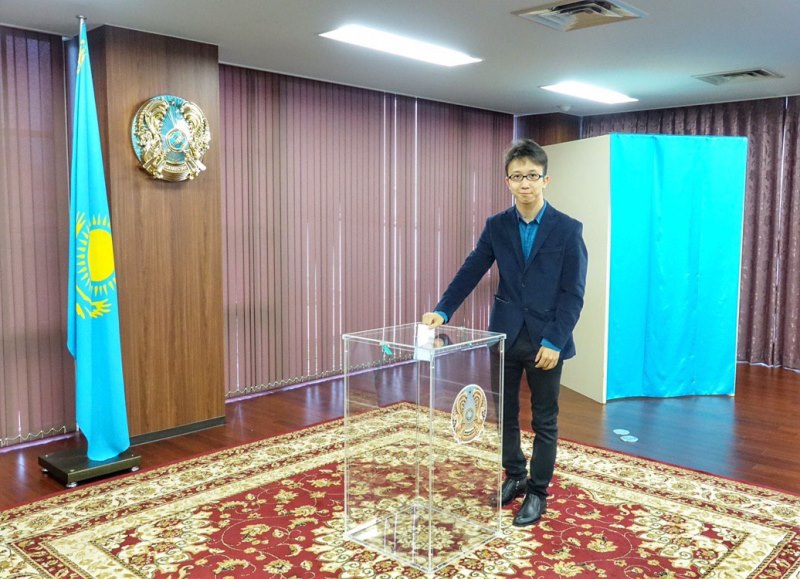 Первым проголосовавшим казахстанцем стал студент университета в Японии Ильяс Курмангали