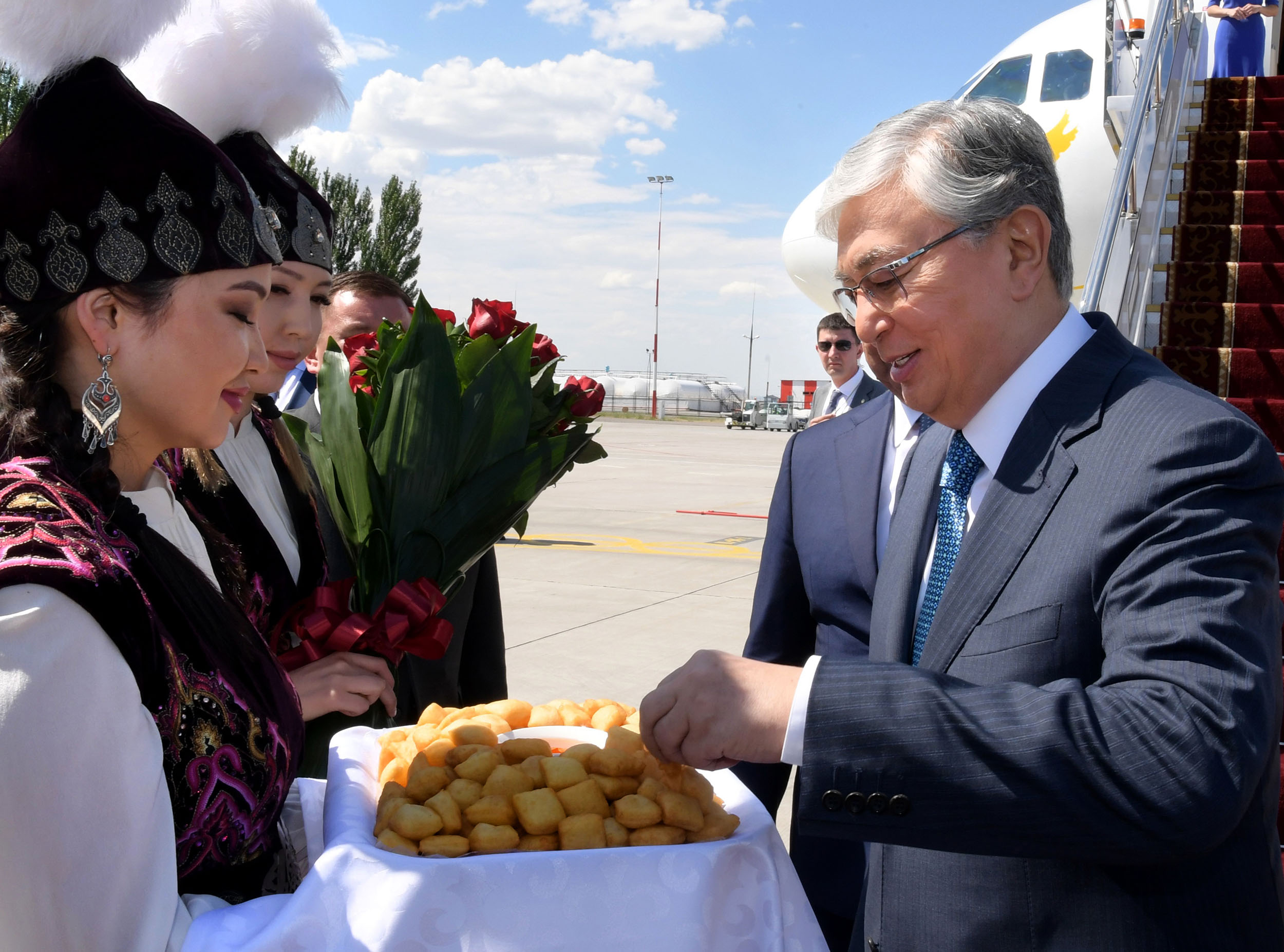 Президент Казахстана прибыл в Бишкек для участия в саммите ШОС
