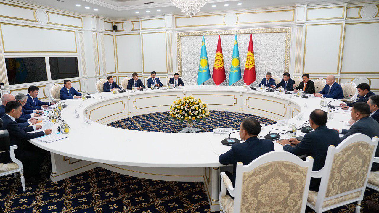 Аскар Мамин принял участие в VIII заседании казахстанско-кыргызского Межправсовета в Бишкеке
