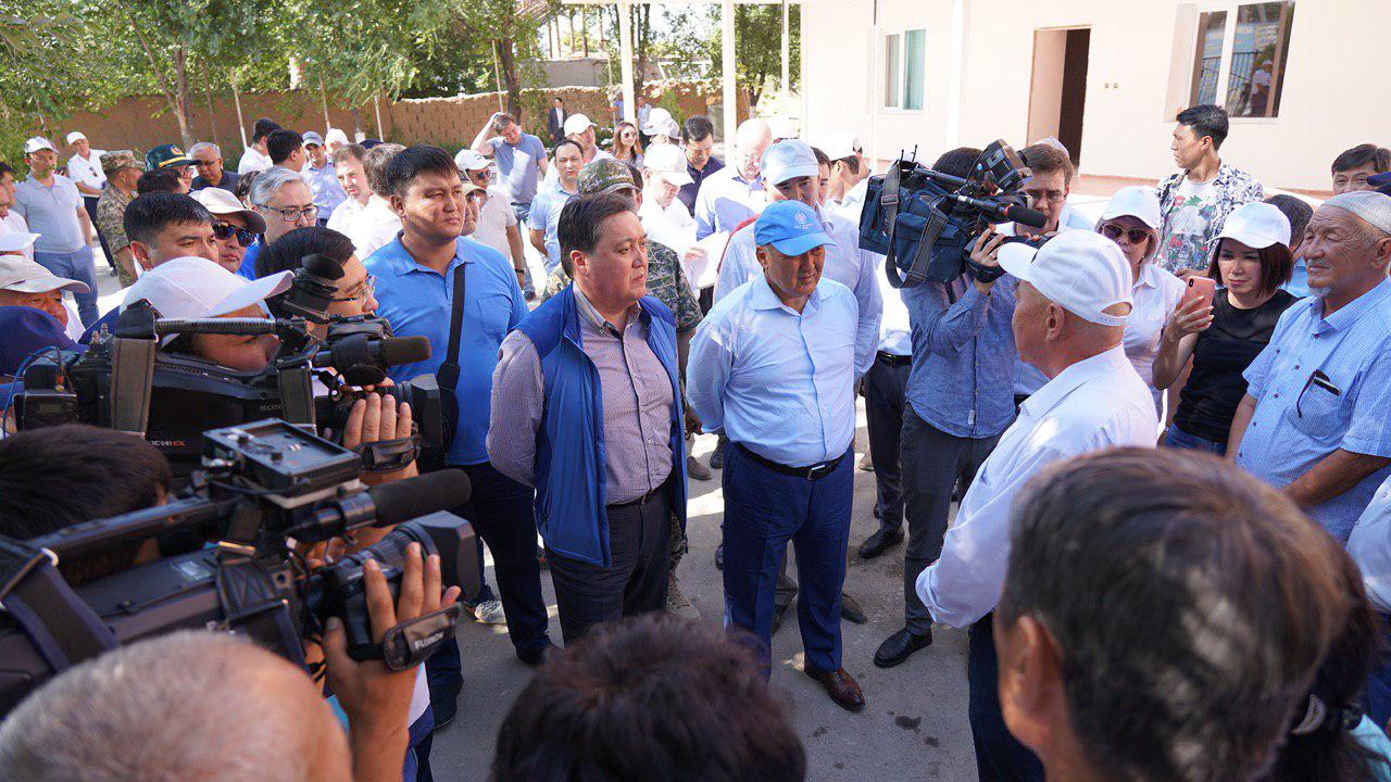 Аскар Мамин проинспектировал ход восстановительных работ в Арыси и темпы застройки Туркестана