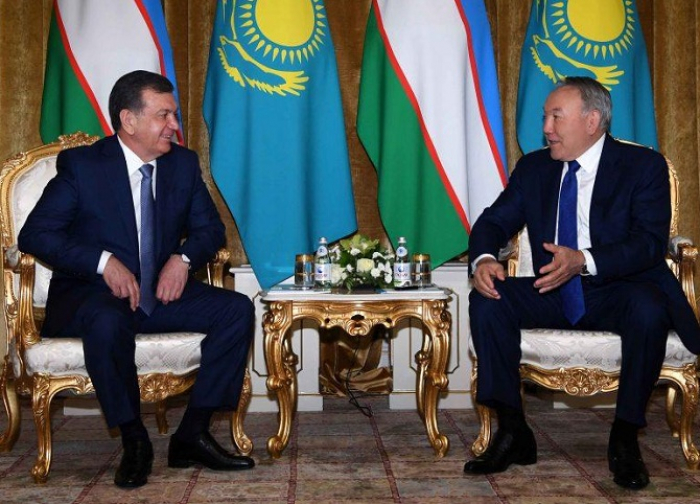 Нурсултан Назарбаев провел телефонный разговор с Президентом Узбекистана