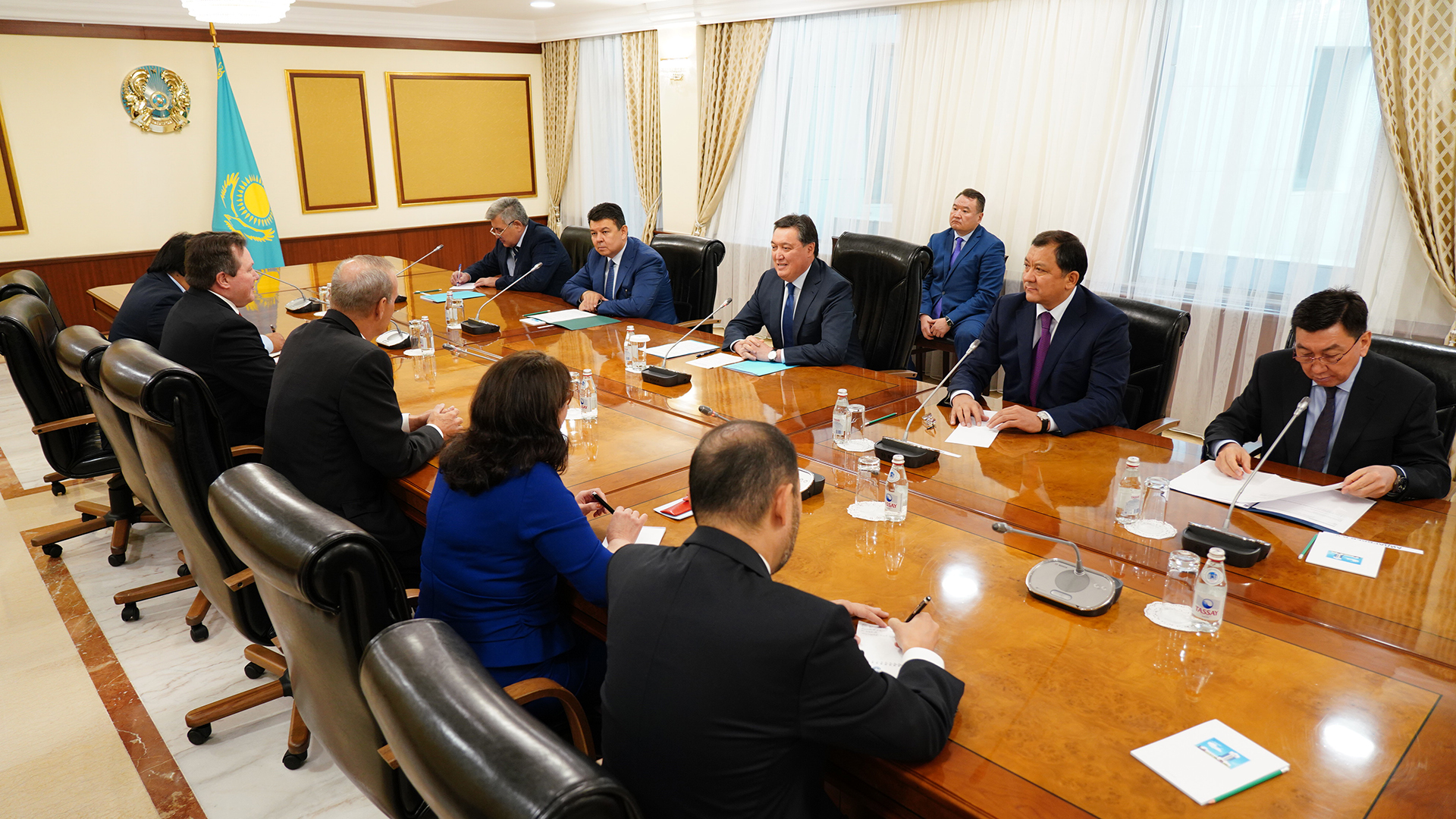 Премьер-Министр РК Аскар Мамин встретился с главой Chevron
