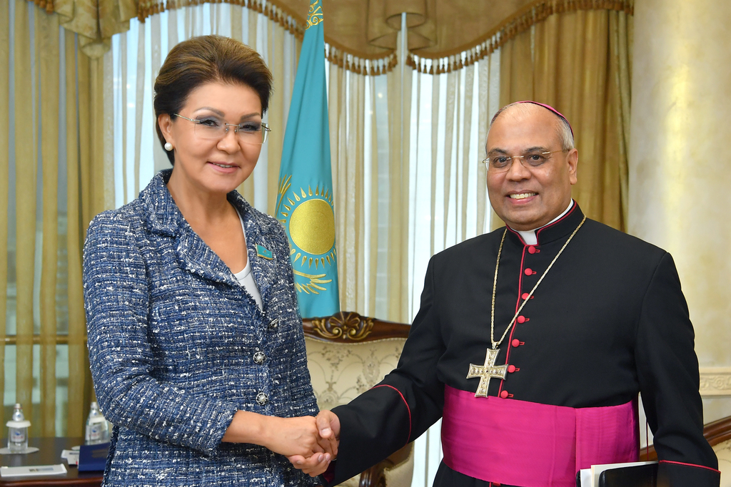 Дарига Назарбаева встретилась с представителем Ватикана