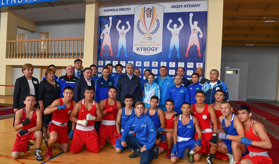 Глава государства посетил спортивную школу имени Т. Уалиева