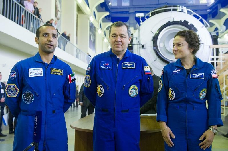 Предстартовую пресс-конференцию экипажей с первым космонавтом ОАЭ покажут в прямом эфире