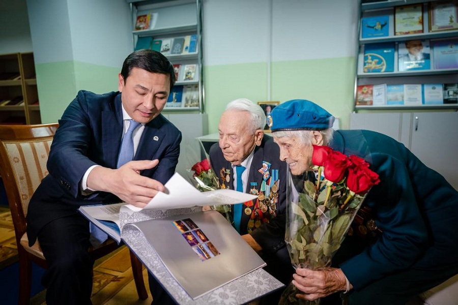 А.Кульгинов поздравил ветеранов с Международным днем пожилых людей