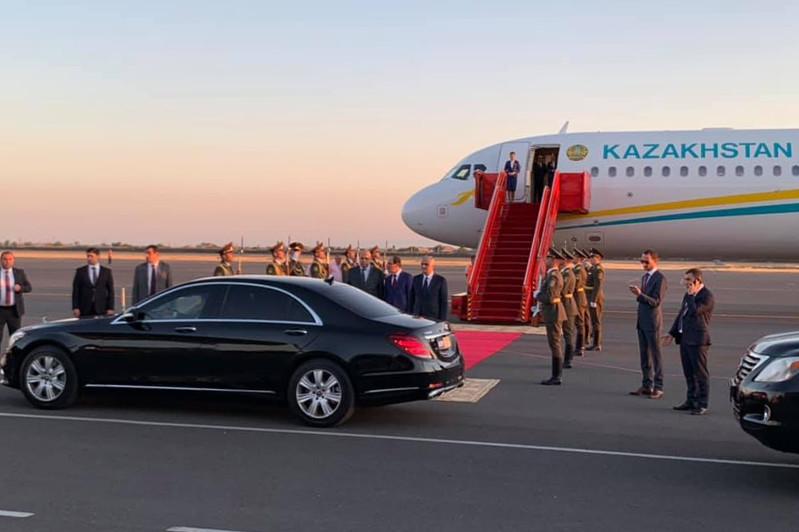 Президент Казахстана прибыл в Армению для участия в заседании ВЕЭС