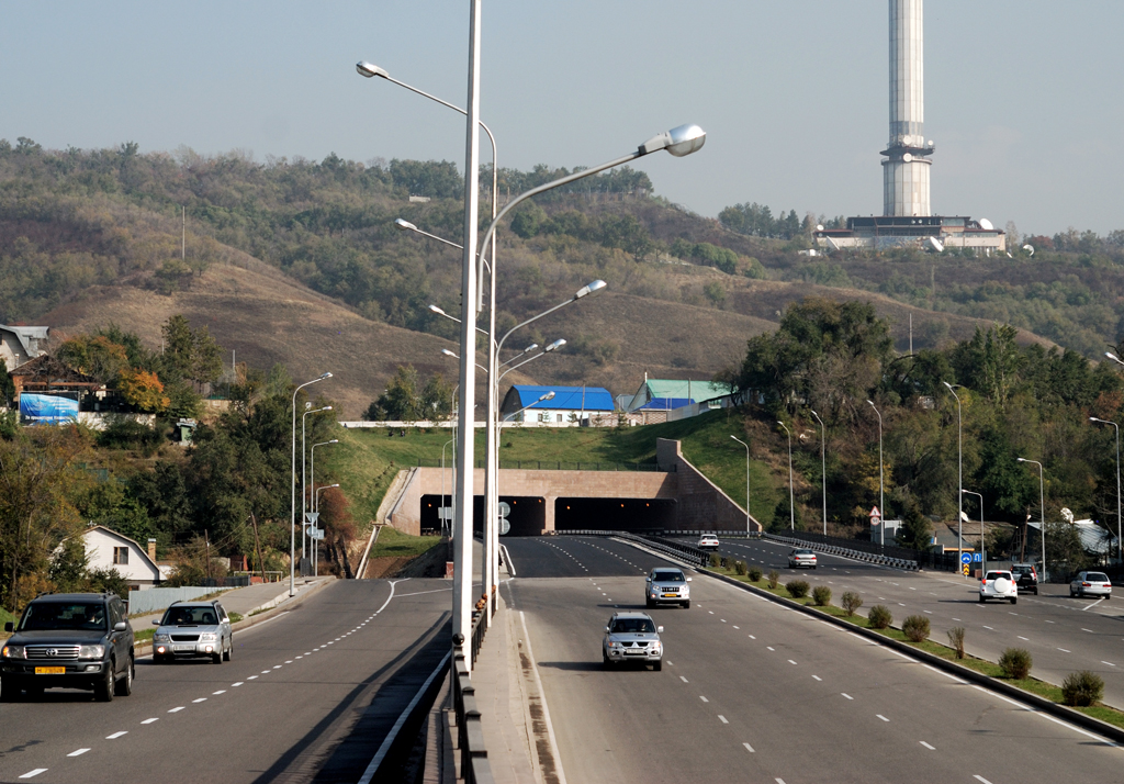 В Алматы в этом году построят 121 км новых дорог