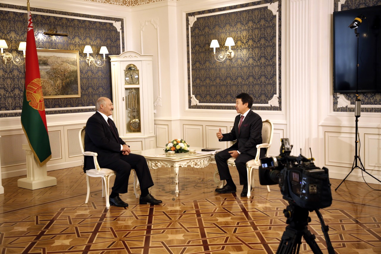 Александр Лукашенко дал интервью агентству «Хабар»