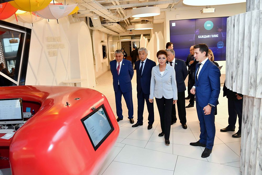 Дарига Назарбаева посетила Центр «Новые технологии управления» в Москве