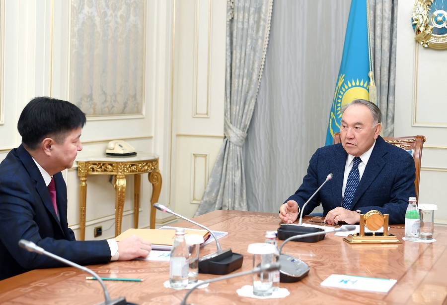 Елбасы встретился с Председателем Верховного суда Жакипом Асановым