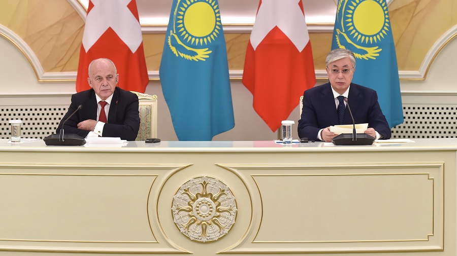 Президенты Казахстана и Швейцарии выступили на брифинге для СМИ