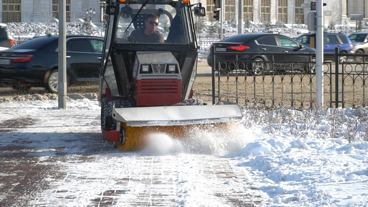 Коммунальные службы столицы за сутки вывезли 9094 кубометра снега