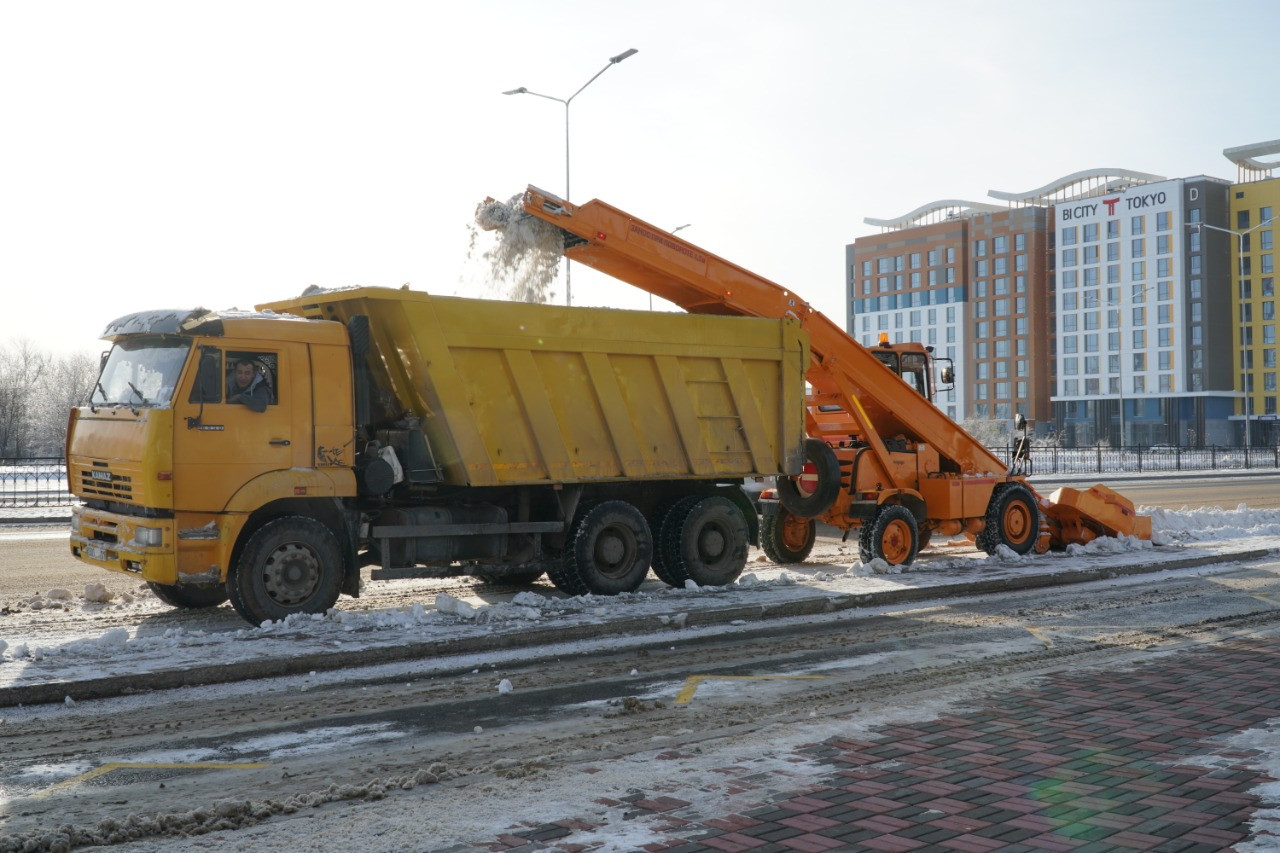 Почти 15 тысяч кубометров снега вывезли с улиц Нур-Султана