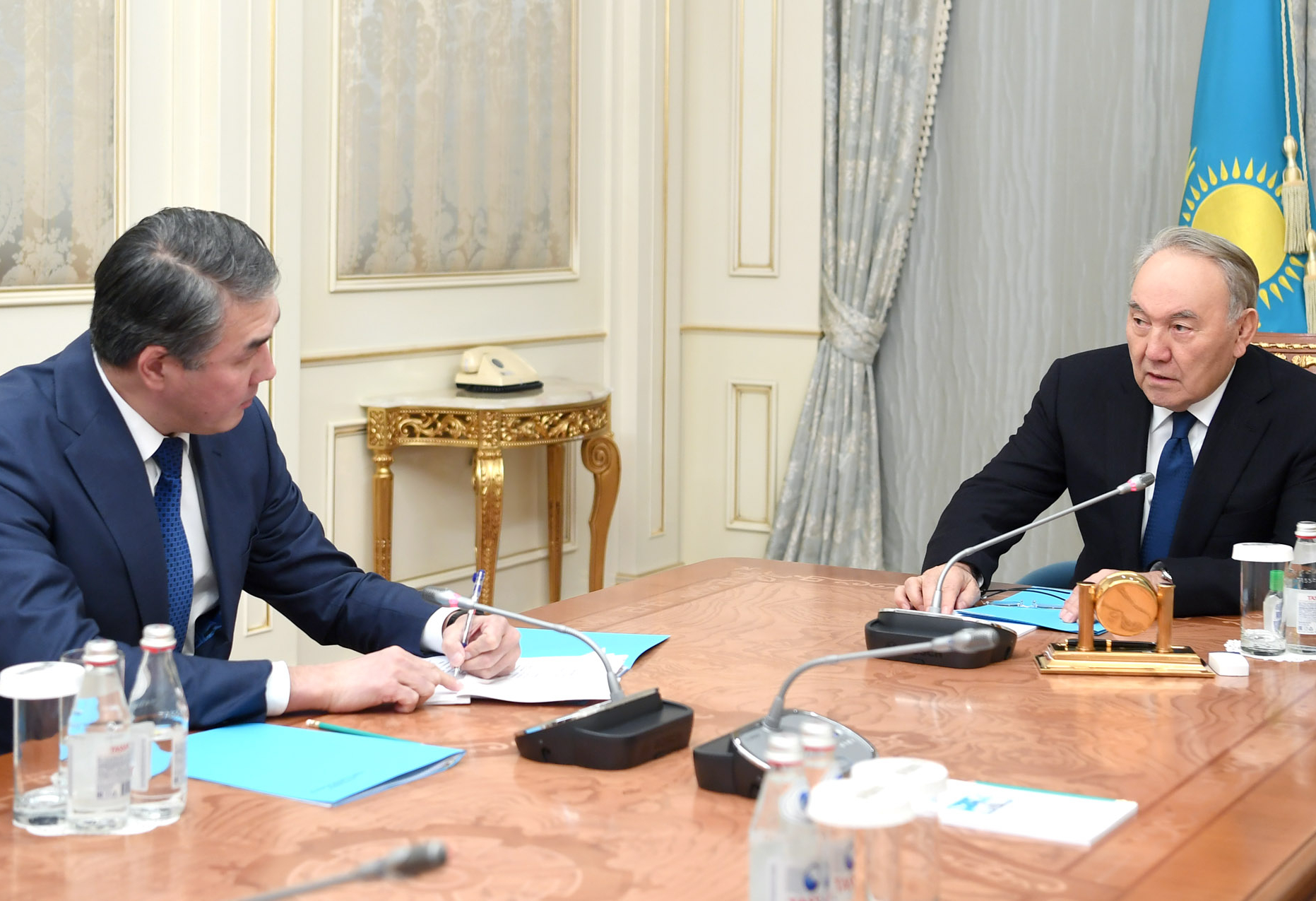 Нурсултан Назарбаев принял помощника Президента – Секретаря Совета Безопасности Асета Исекешева