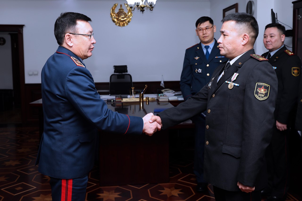Военнослужащих Министерства обороны наградили в МВД РК