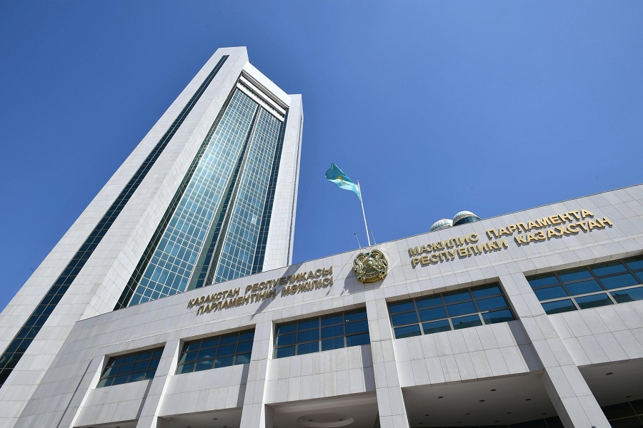 Мажилис одобрил ратификацию казахстанско-узбекистанского соглашения о защите прав трудящихся-мигрантов