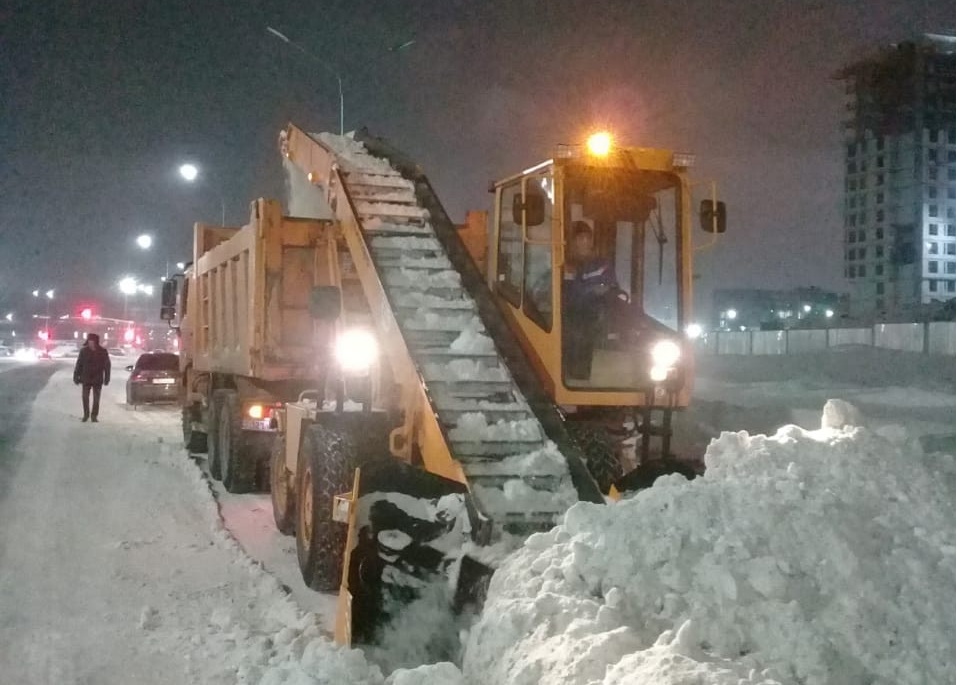 Минувшей ночью в столице вывезли более 30 000 кубометров снега