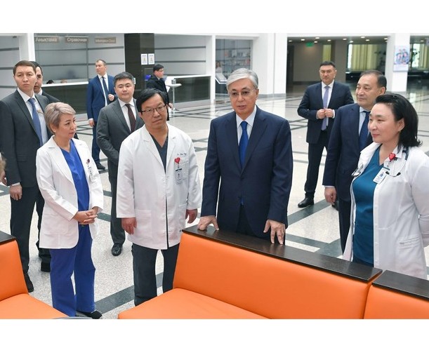 Касым-Жомарт Токаев посетил Национальный научный кардиохирургический центр