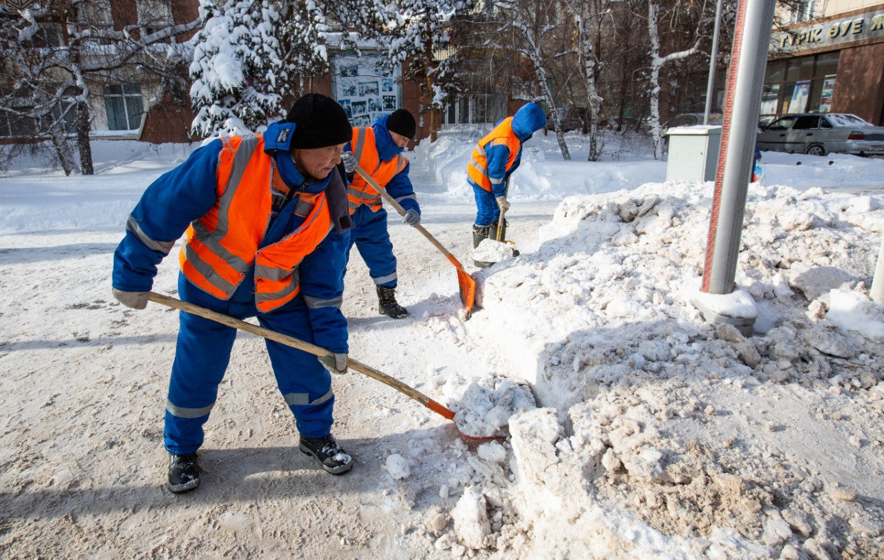 В Нур-Султане за ненадлежащую очистку территории от снега оштрафовано 120 КСК