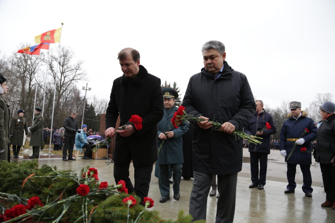 Посол Казахстана в России почтил память соотечественников в Ржеве