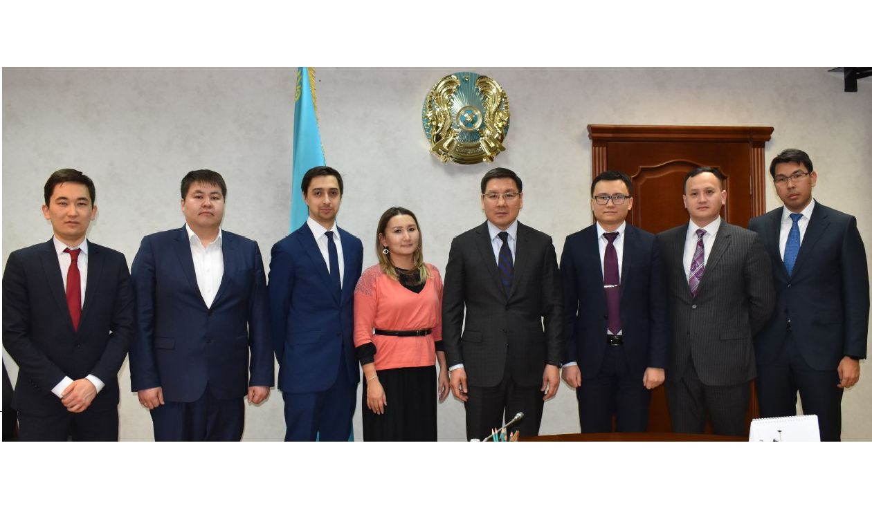 Аскар Жумагалиев встретился с президентскими резервистами, получившими назначения в структуре Министерства