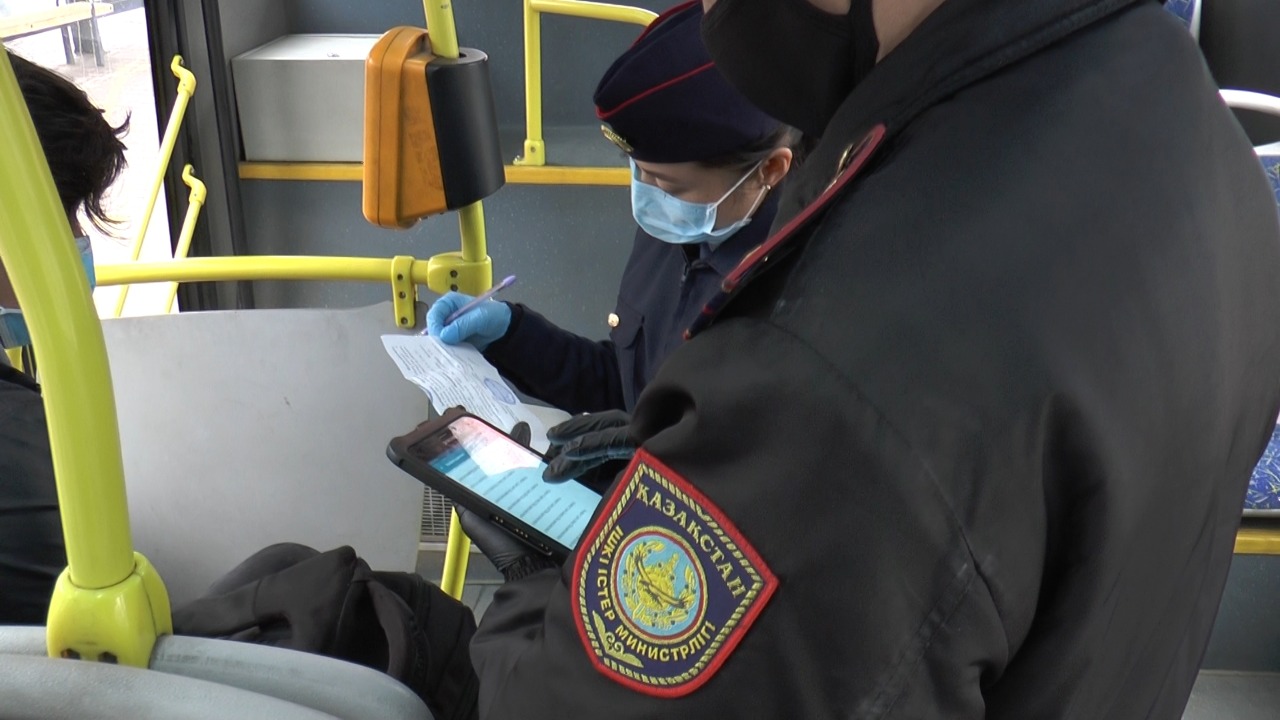 Проверки проводятся в общественном транспорте Алматы