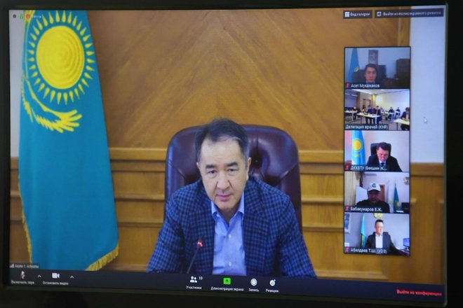 В Алматы обсудили с медиками из КНР методы профилактики и лечения КВИ