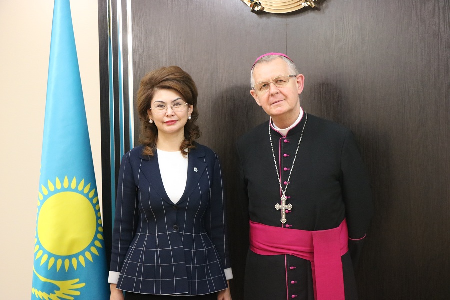 Аида Балаева провела встречу с Главой Римско-Католической Церкви Казахстана