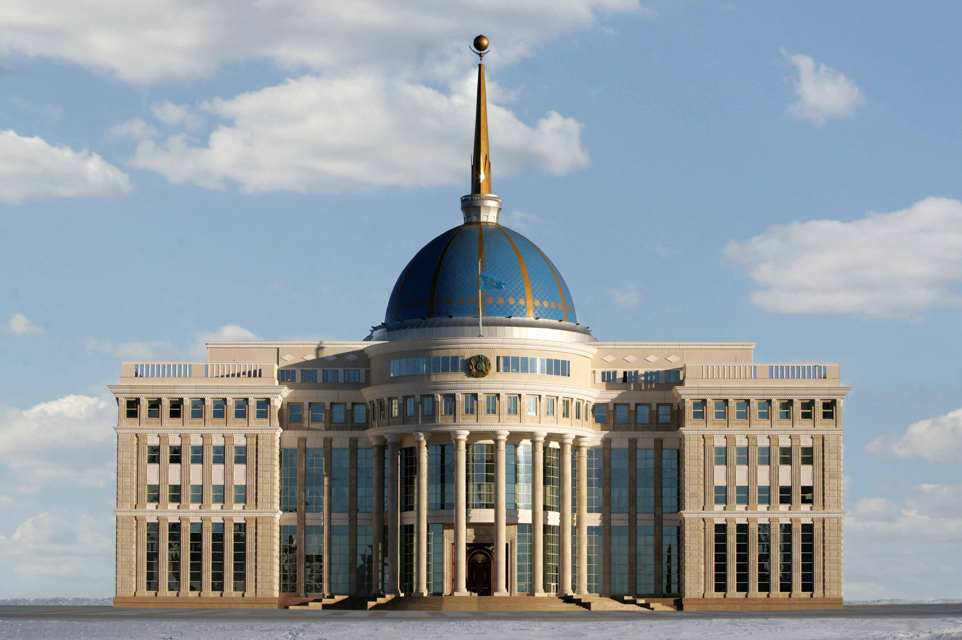 Двое погибших в Алматы полицеских награждены орденом «Айбын»