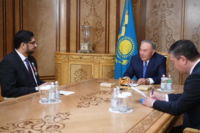 Нурсултан Назарбаев встретился с послом ОАЭ