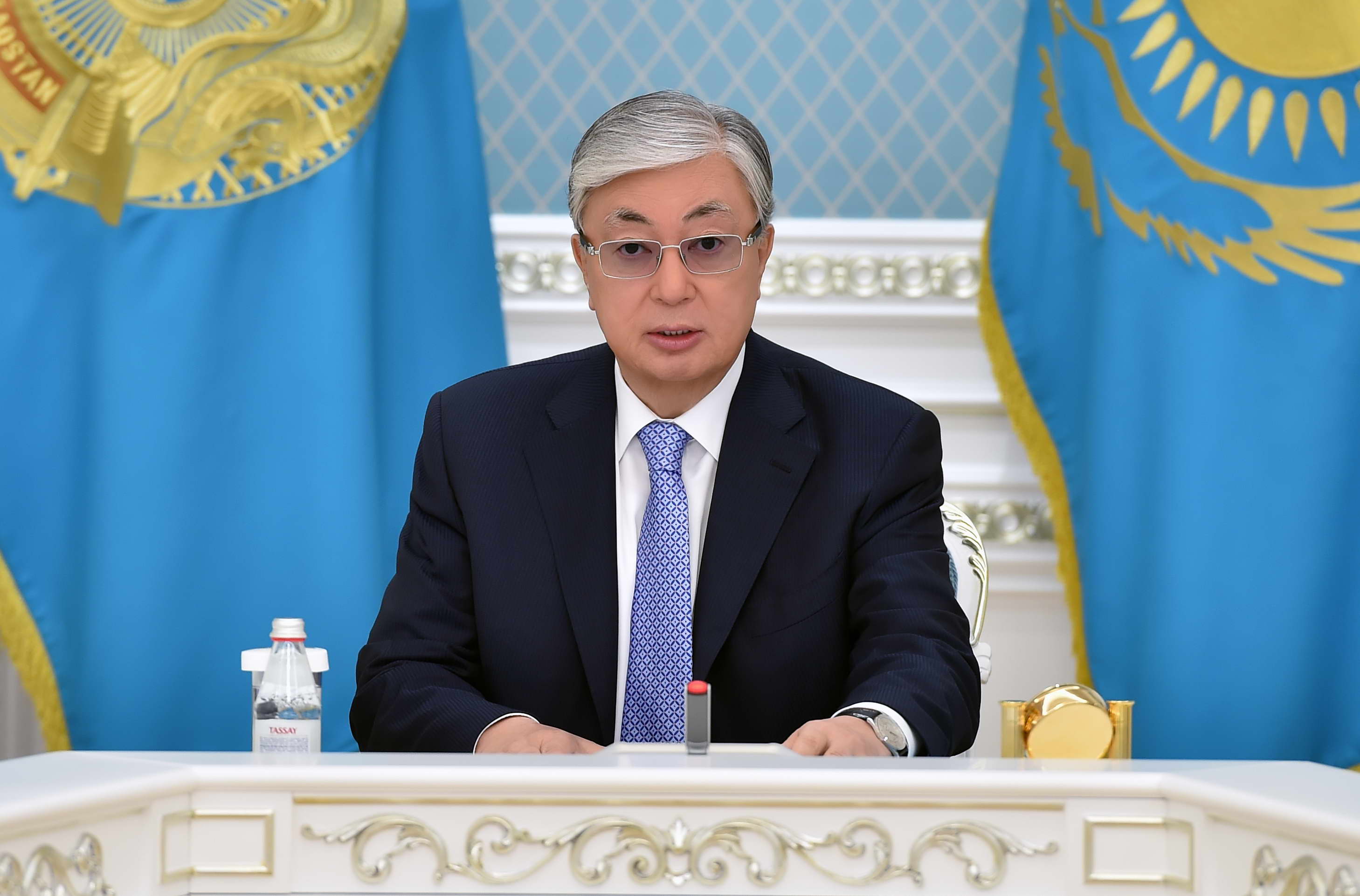 Глава государства поблагодарил Россию за гуманитарную помощь Казахстану