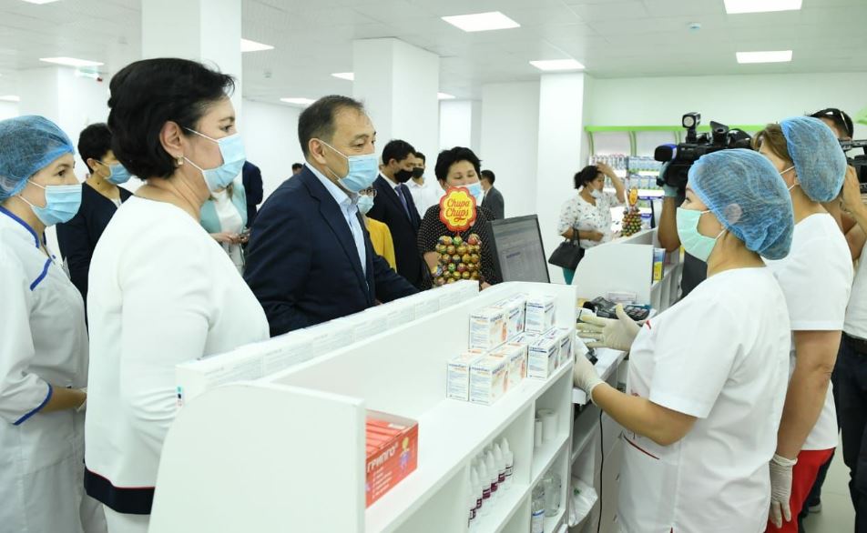 Заместитель Премьер-Министра РК проинспектировал запас лекарств в аптеках