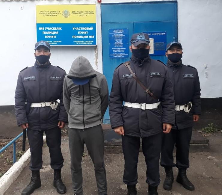 В Петропавловске гвардейцы задержали наркомана, который пытался скрыться во дворах