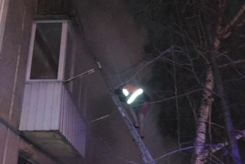 10 человек спасено при пожаре в пятиэтажном доме в Усть-Каменогорске