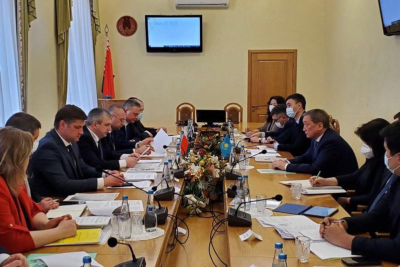 Увеличение объемов взаимной торговли сельхозпродукцией обсудили Казахстан и Беларусь