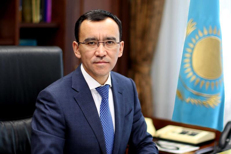 Маулен Ашимбаев поздравил казахстанцев с Днем благодарности