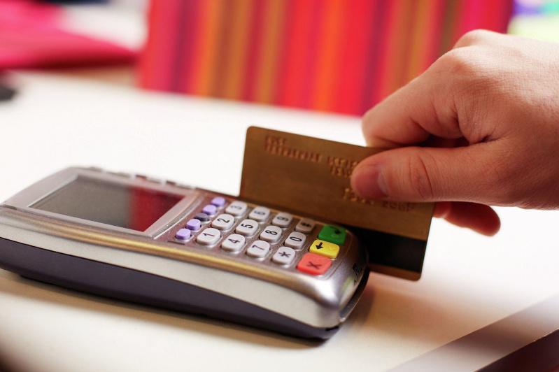 Безналичные операции по платежным карточкам в Казахстане выросли в 2,5 раза