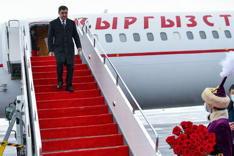 Садыр Жапаров с государственным визитом прибыл в Нур-Султан