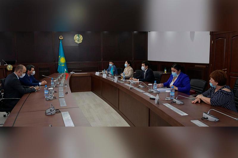 Аким Павлодарской области встретился с Послом Болгарии в Казахстане