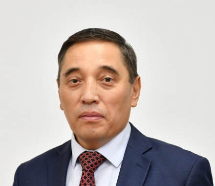 Бас ақын биігі