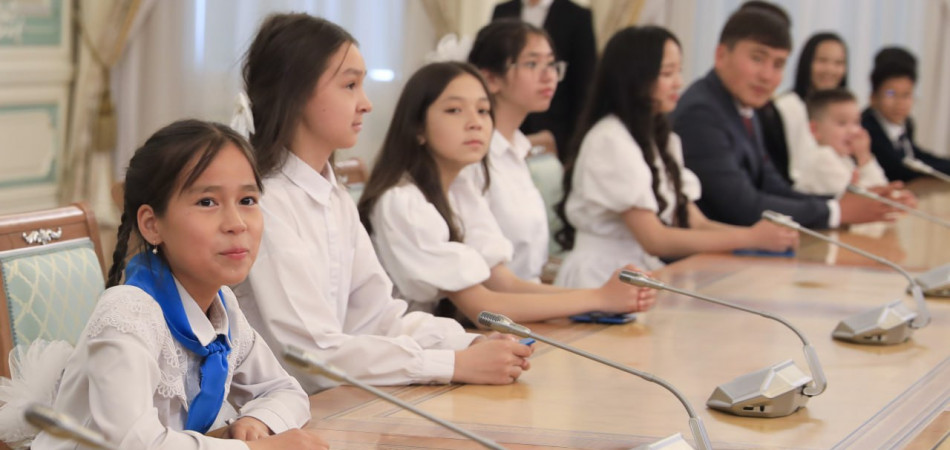 Әр өңірден келген оқушылар «Ақорда» резиденциясын аралап көрді
