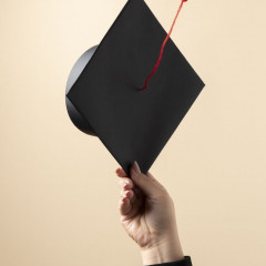 Блогер болуға да диплом керек