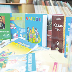 Оқулық мазмұнына кім жауапты?