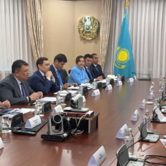 Дүниежүзілік банк өкілдерімен кездесті